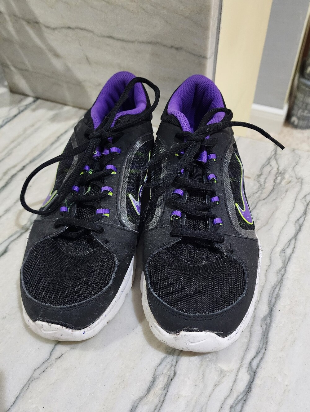 Nike Black and Purple Women's Athletic Traing Sneakers